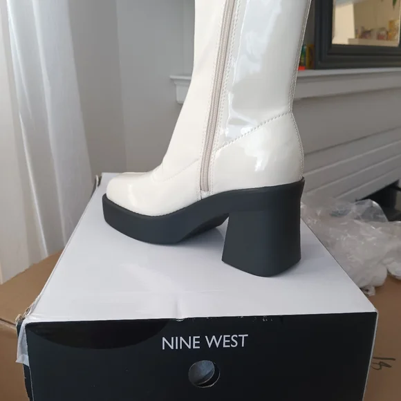 Boot - Picture 2 of 2